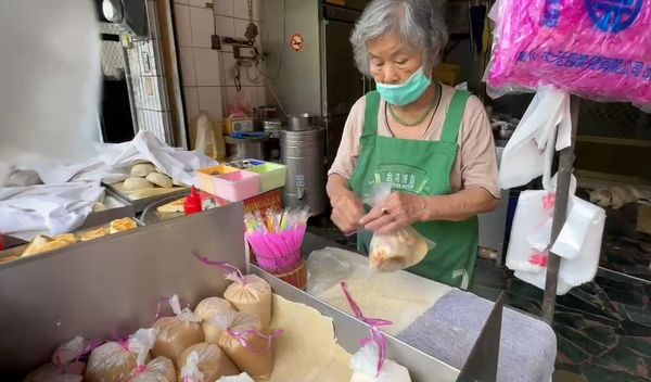 ▲阿嬤的早餐店賣10元銅板價爆紅。（圖／記者唐詠絮翻攝）