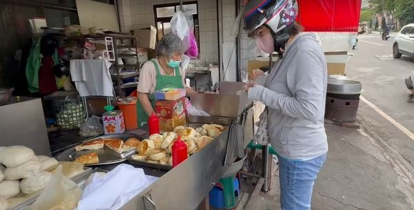 ▲阿嬤的早餐店賣10元銅板價爆紅。（圖／記者唐詠絮翻攝）