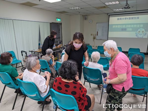 ▲台鹽公司與國立台南大學經營與管理學系洞察預防保健需求，聯手推動系列產學合作計畫，並於29日在台南市康寧園安養中心，共同辦理健康促進社區活動。（圖／記者林東良翻攝，下同）