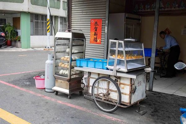 ▲▼ 台南飄香40年早點 在地味的甜甜圈＆饅頭價格超親民。（圖／美熊很愛吃攝）