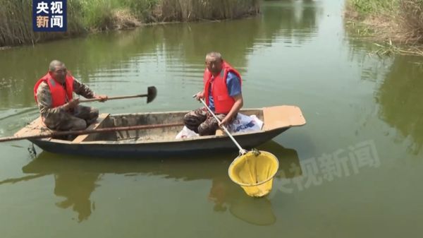 ▲▼河流遭化學污染拒水質檢測　陸官員嗆：茅台也能喝死人。（圖／翻攝CCTV）