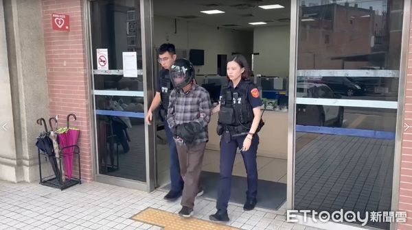 ▲▼新竹縣某國小傳出一名男子持鐮刀劃傷警衛頸部。（圖／記者陳凱力翻攝）