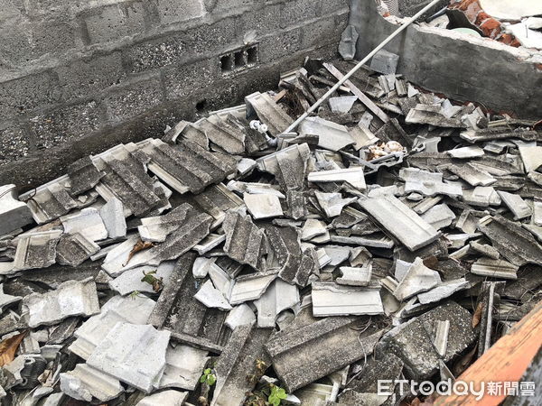 ▲台東縣府力促早期有害石綿建材廢棄物合法清理。（圖／記者楊漢聲翻攝）