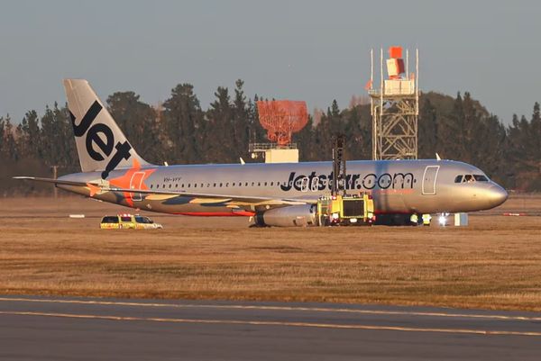 ▲▼捷星一架班機31日上午在紐西蘭基督城機場發生飛機衝出跑道的意外。（圖／翻攝自X）