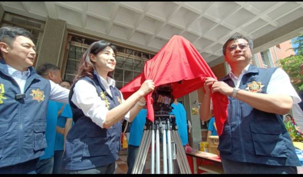 ▲反詐公益影片《曙光》在彰化縣警局前開鏡。（圖／記者唐詠絮攝）