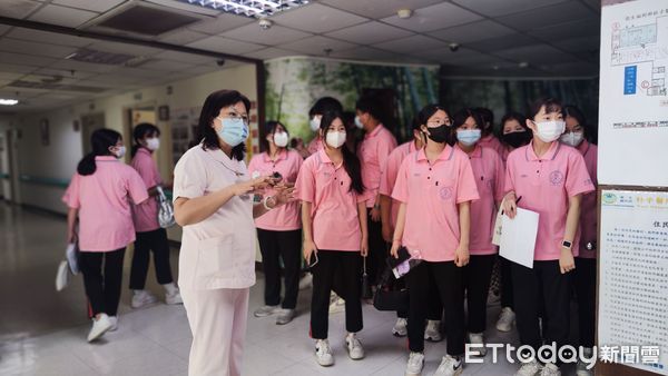 ▲▼ 長照生力軍參訪朴子醫院，崇仁護專學生學習實務經驗   。（圖／朴子醫院提供）