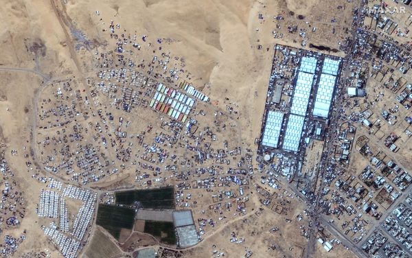 ▲▼加薩南部拉法（Rafah）一處聯合國難民營5月26日所攝的衛星照片。（圖／路透）