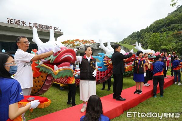 ▲▼花蓮縣政府為競渡龍舟擧辦點睛開光儀式。（圖／花蓮縣政府提供，下同）