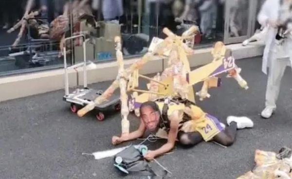 [NBA ] 陸Coser模仿Kobe墜機身亡　網超怒