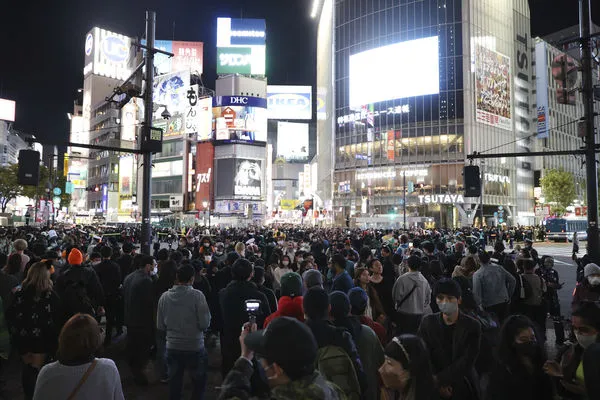 ▲▼東京澀谷站2022年萬聖節聚集大量人潮 。（圖／達志影像／美聯社）