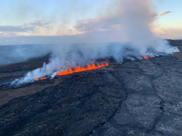 ▲▼夏威夷的幾勞亞火山（Kilauea）6月3日開始噴發。（圖／路透）