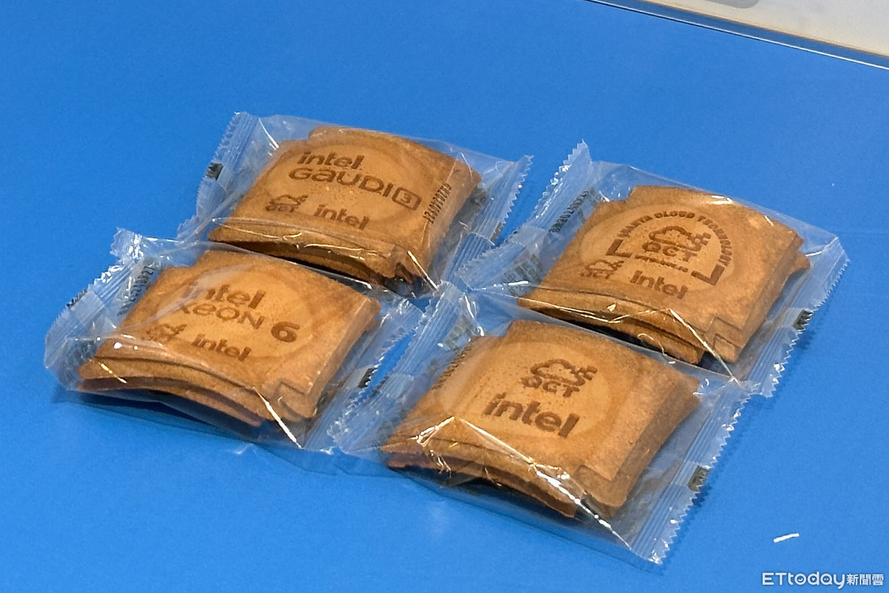 ▲「煎餅禮盒」印製4個版本的餅乾圖示，包括英特爾的Gaudi 3晶片、Xeon 6處理器。（圖／記者楊絡懸攝）