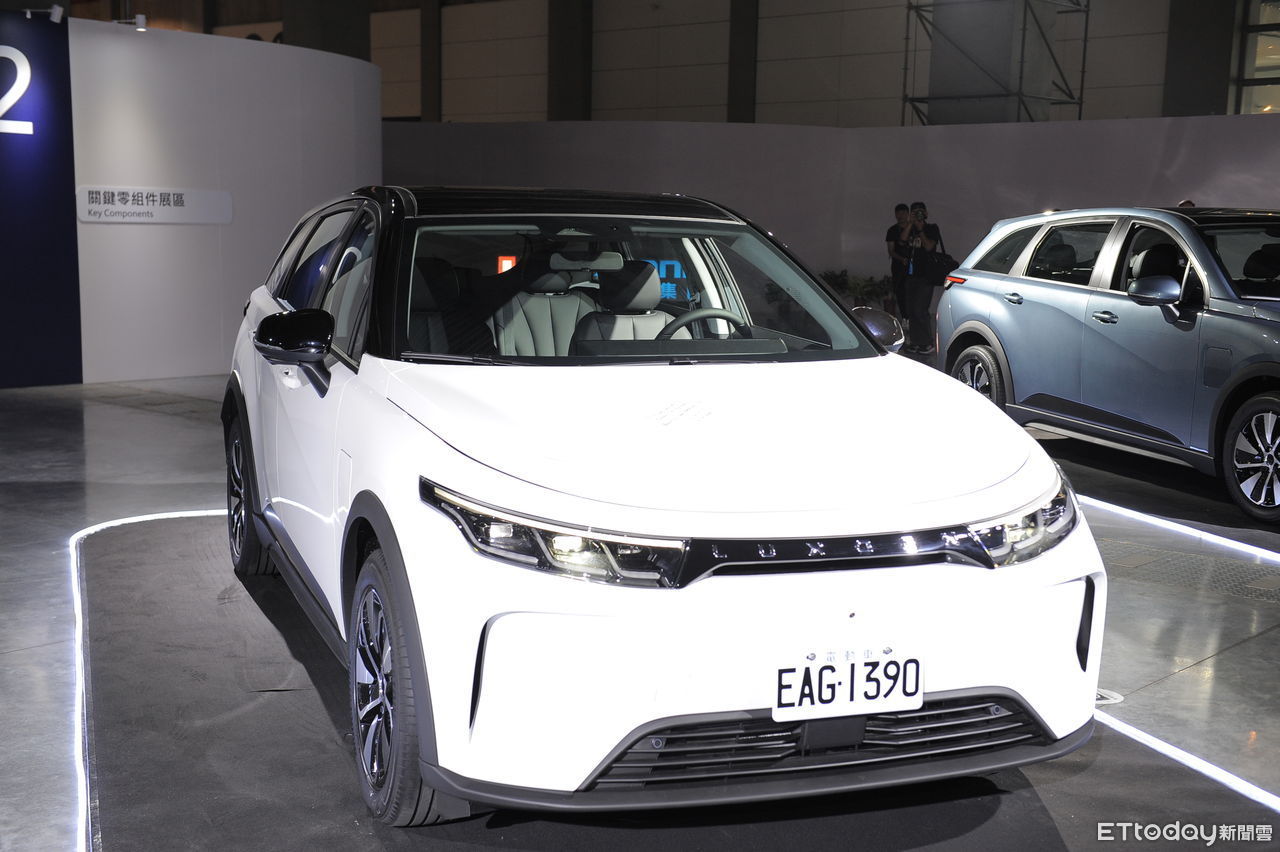 ▲黃仁勳去年親筆簽名的納智捷n7，今年上半季成台灣最暢銷電動車。（圖／資料照）