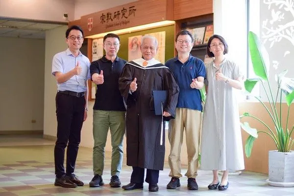 ▲年近90拿碩士，周義祥創中原大學畢業生紀錄