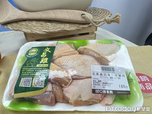 ▲▼全聯3款雞肉明星商品「黃金雞腿排肉切片」、「鮮嫩雞胸」、「鹽麴去骨雞腿排」由超秦獨家供應，首度曝光產線導入高科技AI智慧農業系統。（圖／記者林育綾攝）