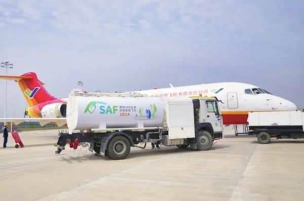 ▲▼ARJ21支線飛機加注SAF。（圖／翻攝新華社）