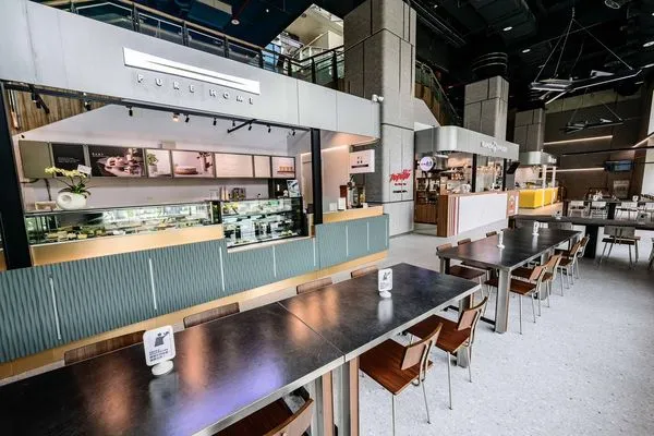 ▲▼高鐵左營站1樓美食街，引進「一風堂」、「beard papa’s」及「不二緻果」等店家進駐。（圖／台灣高鐵提供）