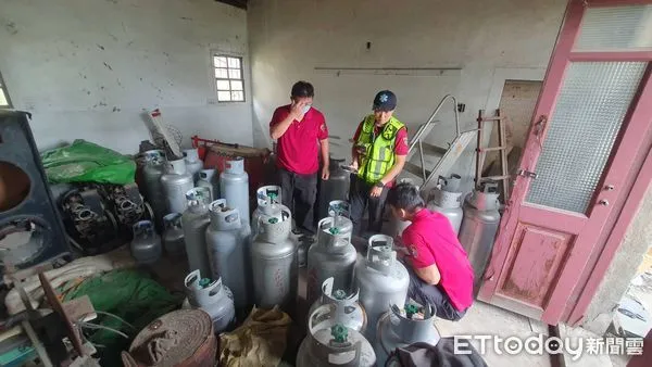 ▲新園消防分隊查獲逾期瓦斯鋼瓶             。（圖／記者陳崑福翻攝）