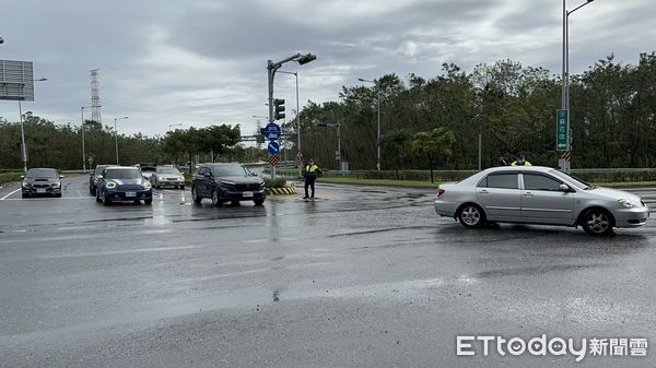 ▲▼花蓮新城警方為因應端節人車潮，於重要路口、景點設崗哨疏導交通。（圖／新城警分局提供，下同）