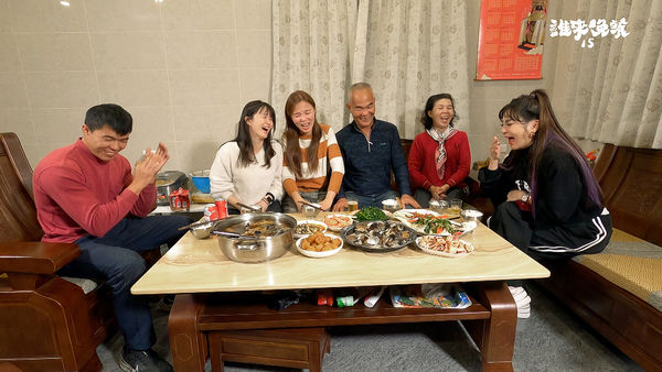 ▲▼王彩樺(右3)擔任《誰來晚餐15》來賓。（圖／公視提供）