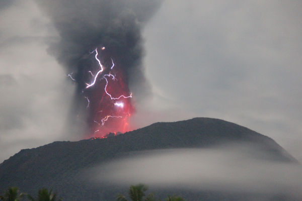 ▲▼印尼伊布火山噴發。（圖／路透）