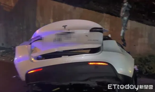 ▲▼雲林特斯拉墜橋火燒車。（圖／記者蔡佩旻攝）