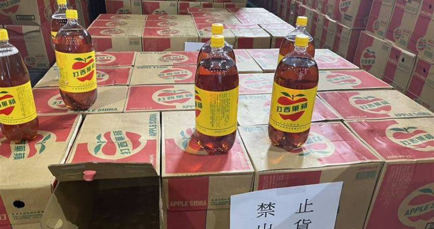 AI教父黃仁勳發送蘋果西打也沒用，製造商大西洋飲料公司再次爆出欠薪。（圖／桃園市衛生局提供）
