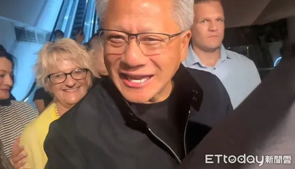 ▲▼黃仁勳結束台灣最後一站，離開信義區ONCOR。（圖／攝影中心）