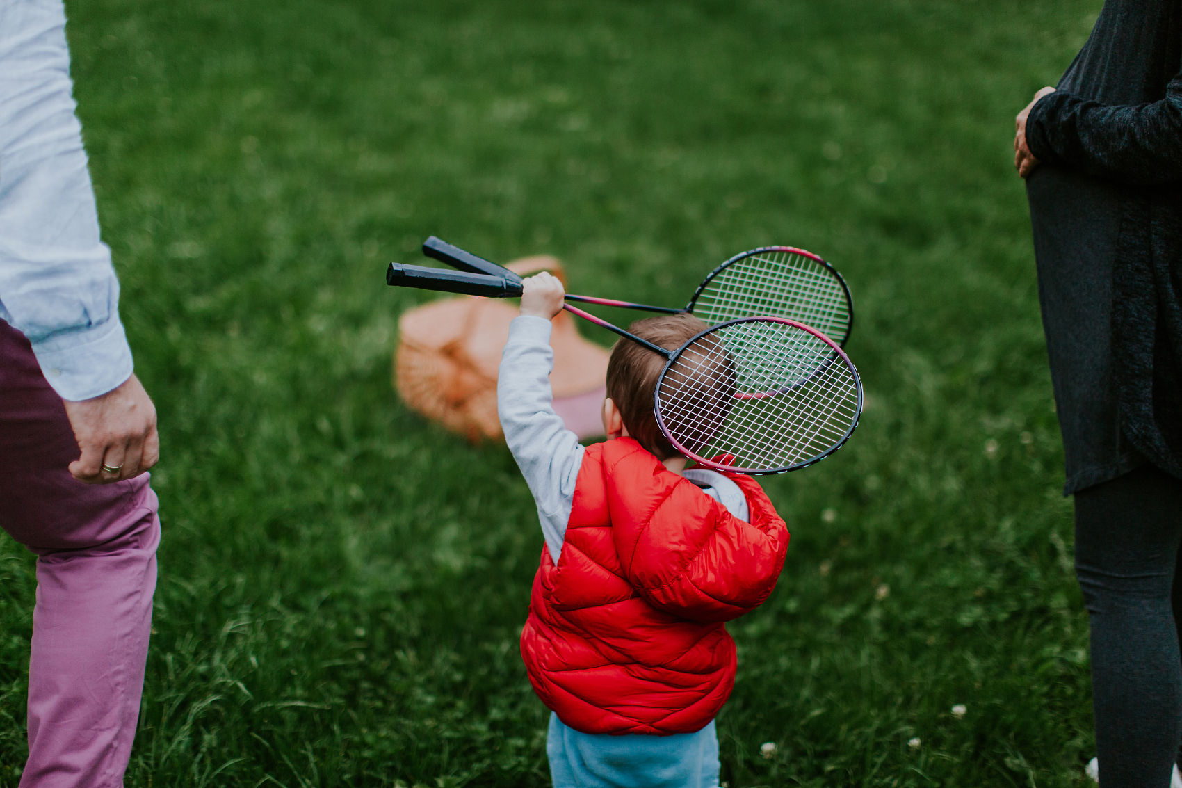 10歲哥打羽球一半拍子突斷裂！斷桿「插入6歲妹太陽穴」害命