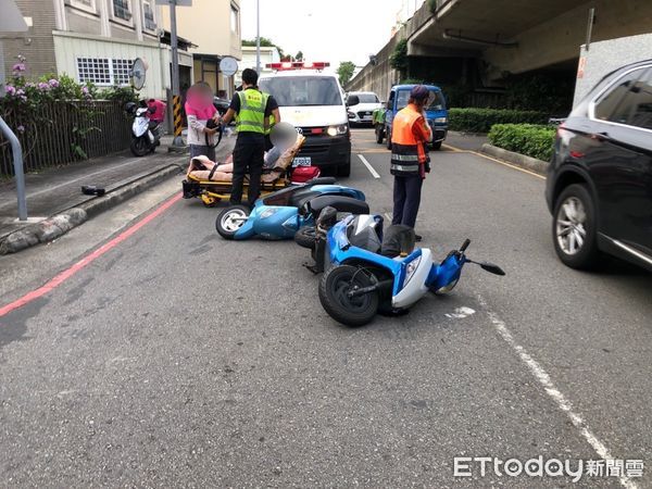 ▲▼台中豐原一名婦人騎機車要超車，竟然追撞前方直行機車。（圖／民眾提供，下同）