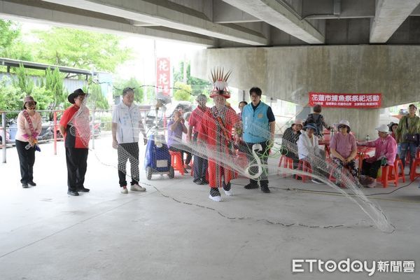 ▲▼花蓮市長魏嘉彥走訪阿美族部落參與捕魚祭活動。（圖／花蓮市公所提供，下同）