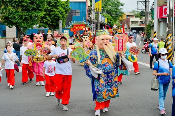 ▲桃園大廟藝閣踩街，爭取G08站命名「景福宮站」