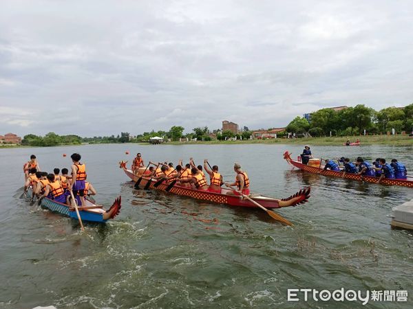 ▲▼金門龍舟競賽報名踴躍，現場兩棲蛙人吸睛。（圖／記者林名揚翻攝）