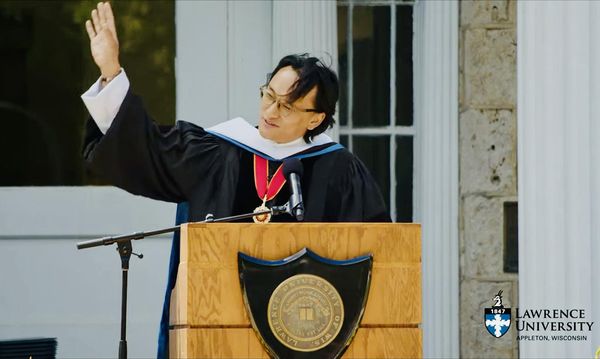 ▲《不丹沒有槍》巴沃獲美榮譽博士。（圖／海鵬影業提供）
