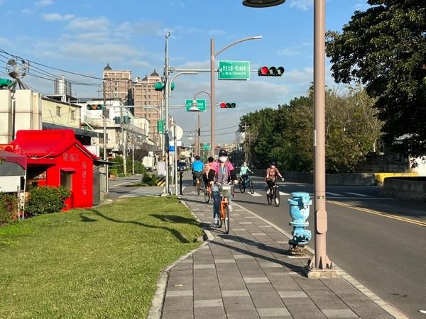 ▲桃林鐵路自行車道完工路段微整拓寬瓶頸段