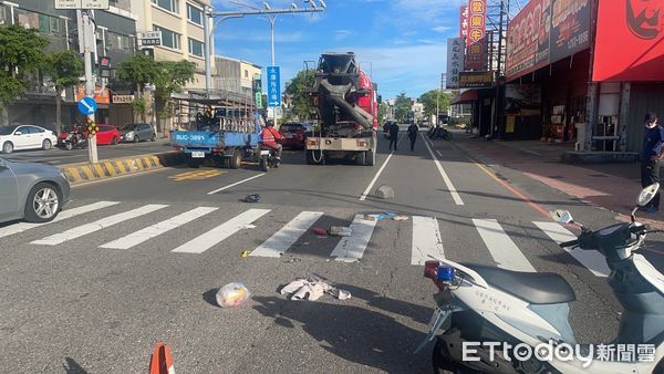 ▲▼       台南死亡車禍，17歲單車少女遭水泥車輾斃      。（圖／記者林東良翻攝）