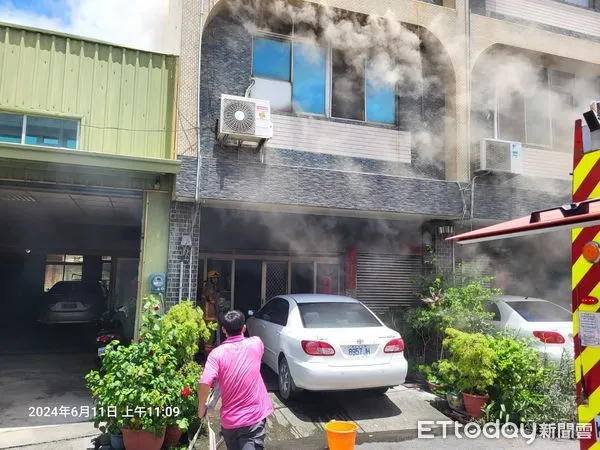 ▲台南市學甲區新達里華宗路一棟透天厝發生火警，因住警器奏效，人員平安逃生，火勢迅速撲滅。（圖／記者林東良翻攝，下同）