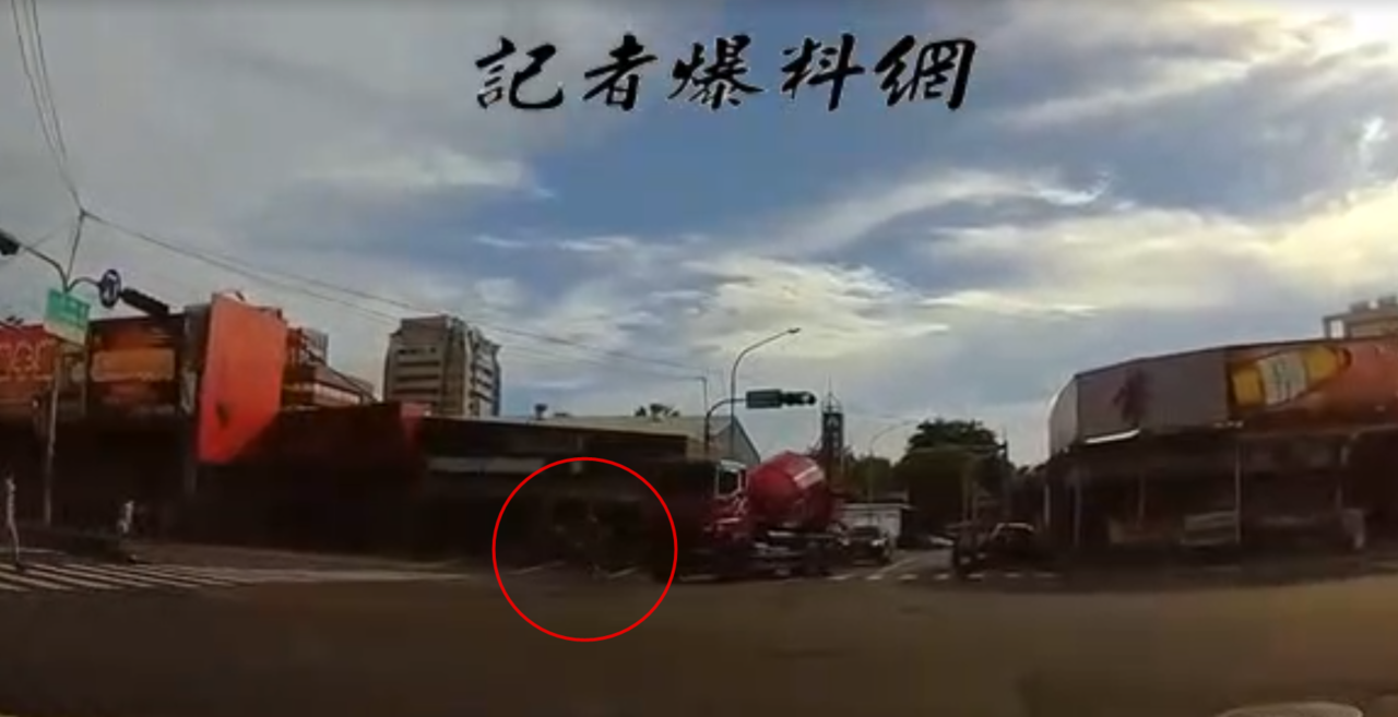 Re: [新聞] 台南死亡車禍！17歲少女騎單車被右轉水泥