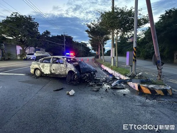 ▲▼ 台一線苗栗縣後龍段發生轎車自撞火燒車事故，駕駛迄今消失無蹤。（圖／記者楊永盛翻攝）