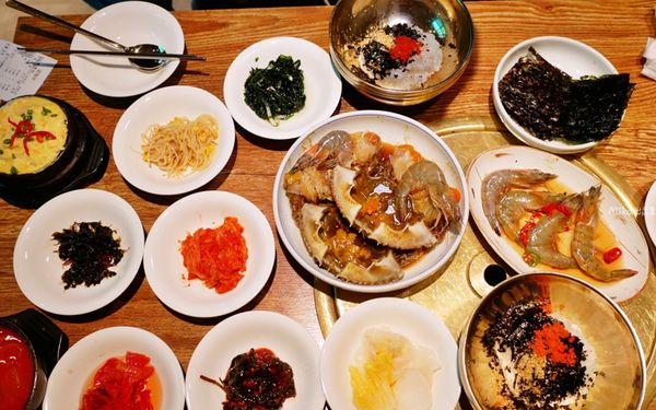 ▲▼被韓國稱為偷飯賊的醬蟹料理，還是來韓國吃最正宗，這家也是韓星最愛。（圖／部落客Mika授權提供，勿擅自翻攝）