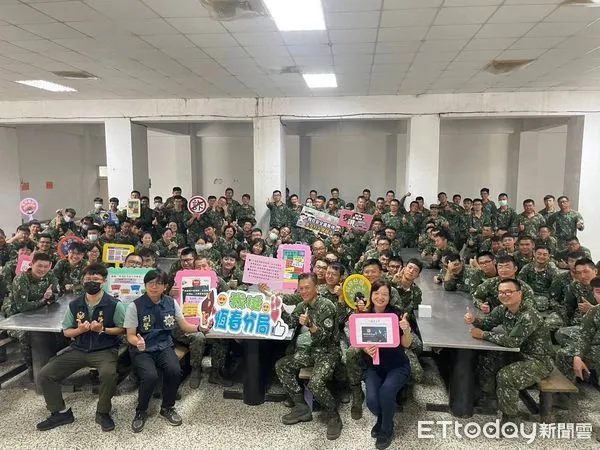 ▲恆春警分局打詐宣導團到仁壽營區、茄湖營區實施反詐騙等宣導           。（圖／記者陳崑福翻攝）