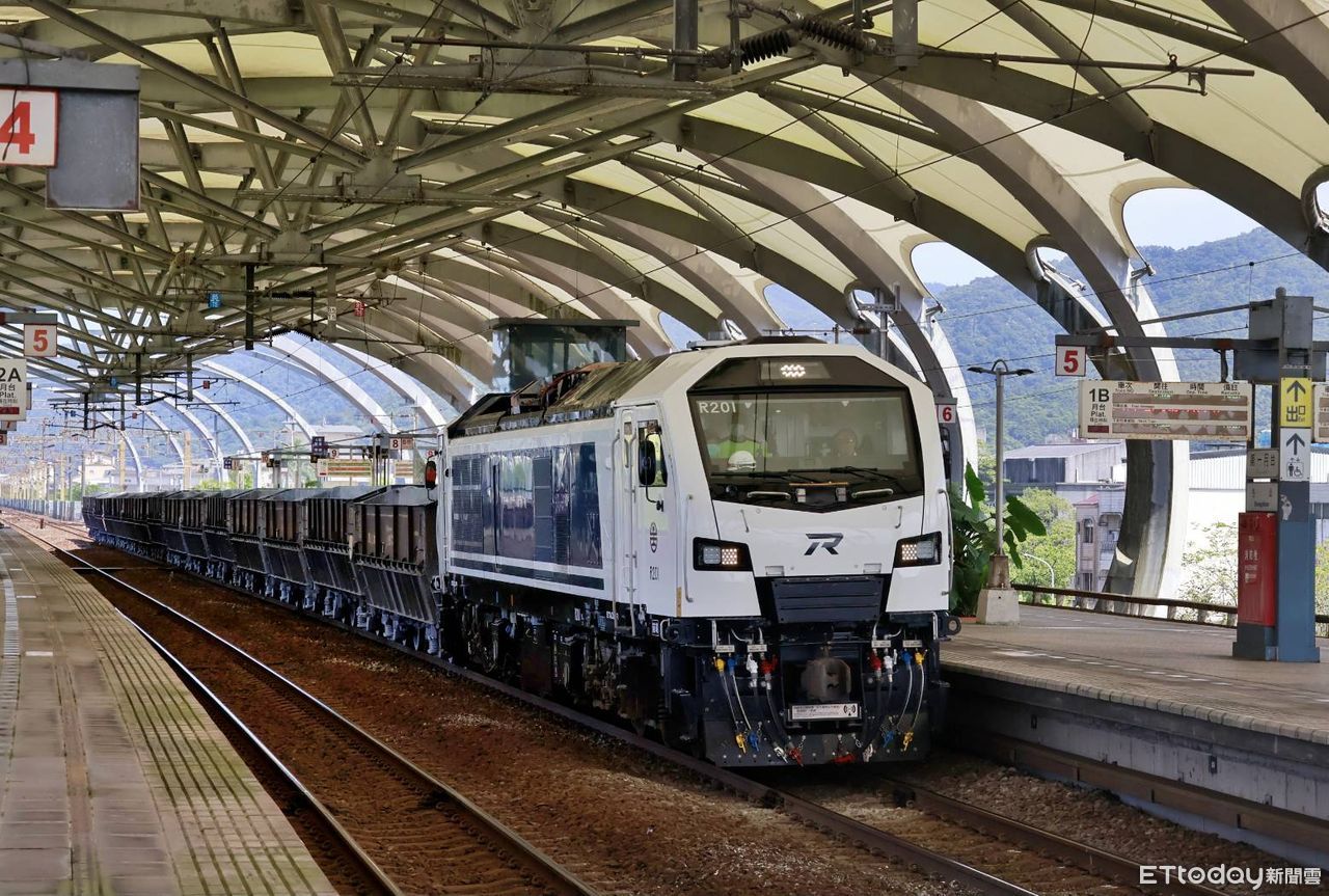 年底到不了！台鐵R200歐系新車頭暫緩交車　全車隊到齊延8個月