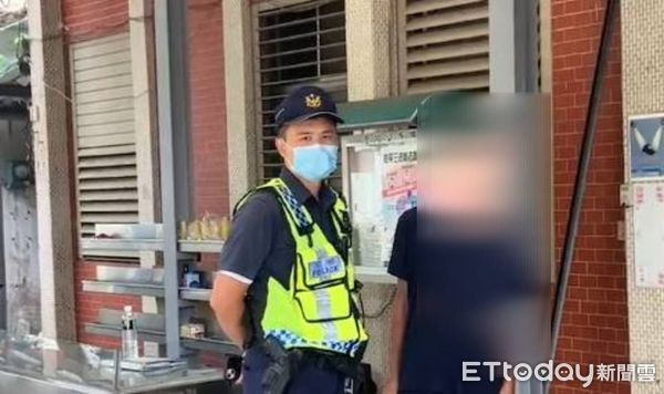 ▲台東縣警局大武員警補給元氣。（圖／記者楊漢聲翻攝）