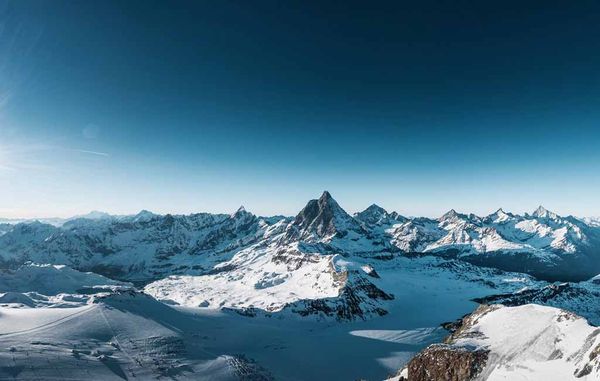 ▲▼從義大利俯瞰瑞士標誌性山峰馬特洪峰。（圖／飛達旅遊提供）