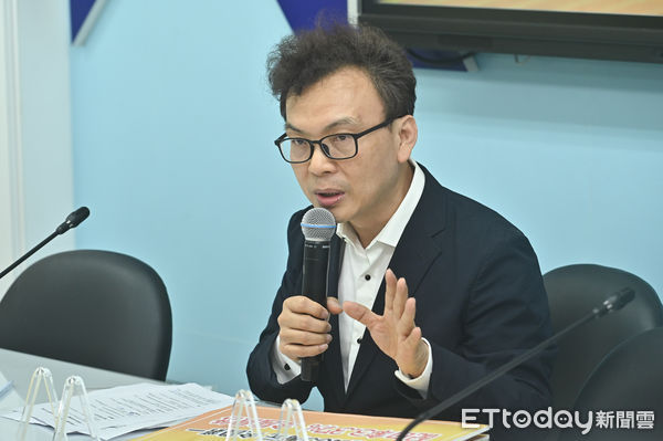 ▲▼國民黨立委鄭正鈐舉行「人均創稅全國第一 配回率全國最低 中央政府對不起新竹市！」記者會。（圖／記者李毓康攝）