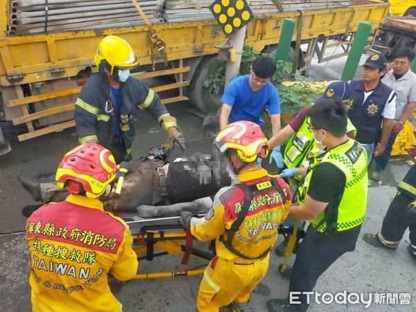 ▲▼屏東國道10號里港交流道平面道路車禍。（圖／記者陳崑福翻攝）