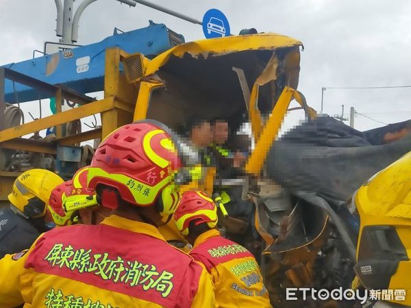 ▲▼屏東國道10號里港交流道平面道路車禍。（圖／記者陳崑福翻攝）