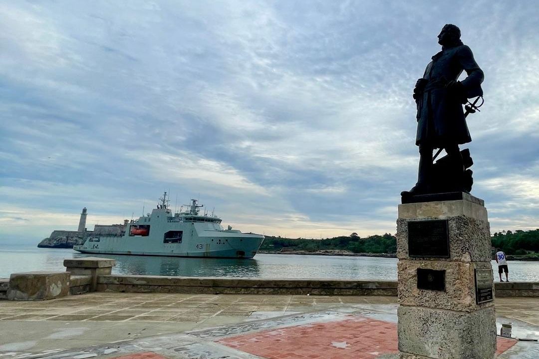 ▲▼ 加拿大一艘海軍巡邏艦14日駛入古巴哈瓦那港。（圖／翻攝自X／@CanEmbCuba）