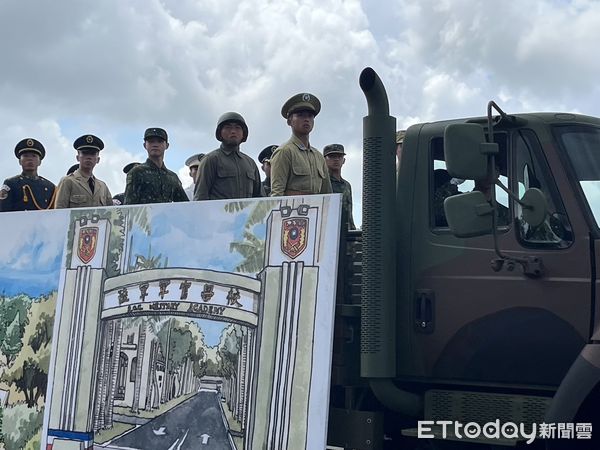 ▲▼黃埔建軍百年校慶閱兵儀式，黃埔舊軍服進場。（圖／記者杜冠霖攝）