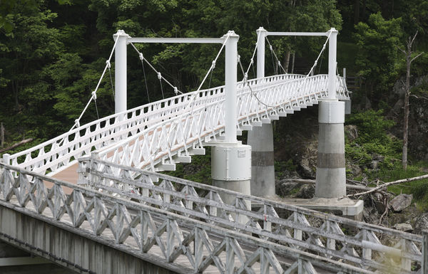 ▲▼內田梨瑚今年4月將少女村山月押上神居古潭的白色吊橋，將其從吊橋上推落。（圖／達志影像／美聯社）